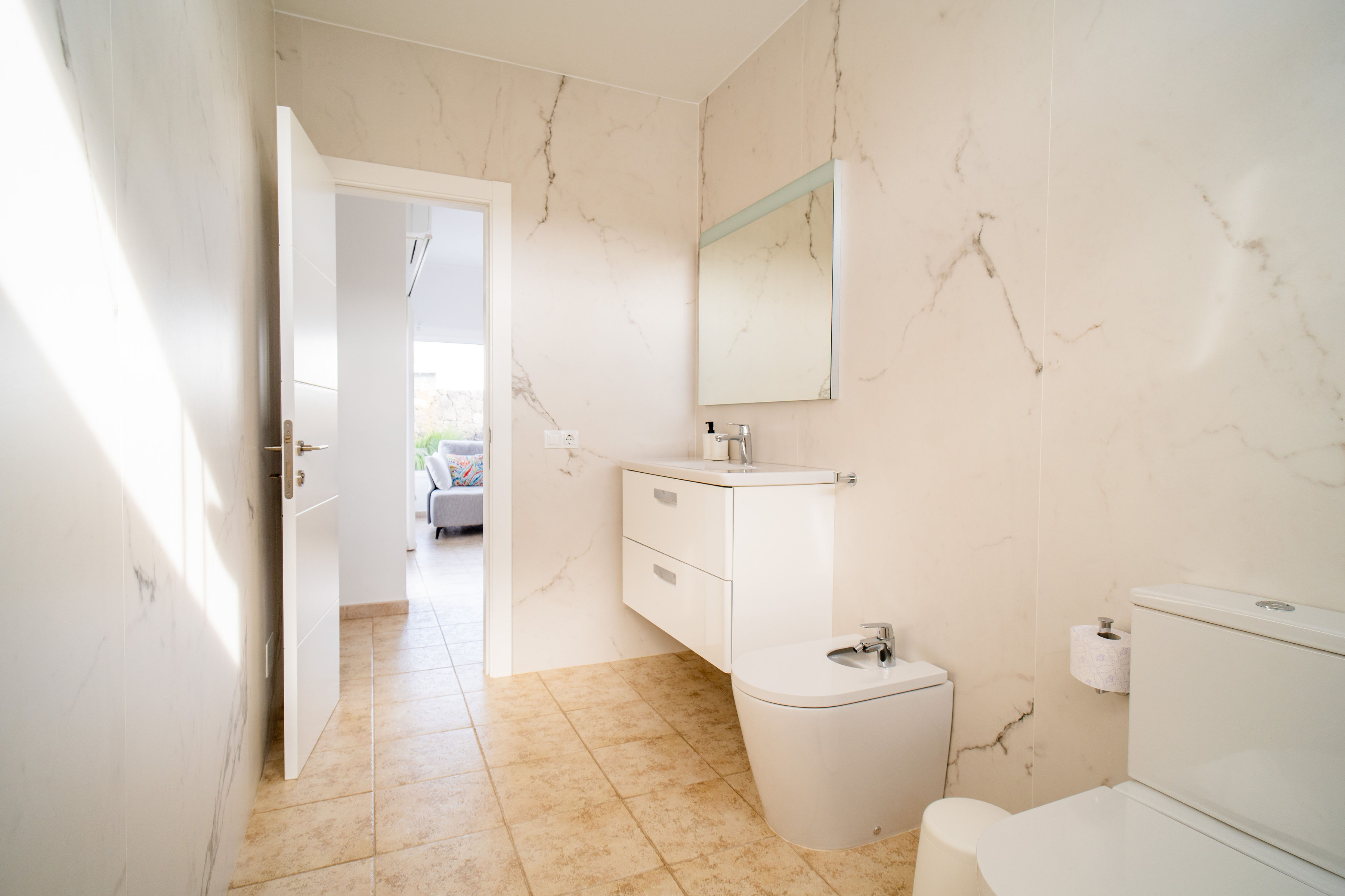 Lavabo y bidé del baño 2