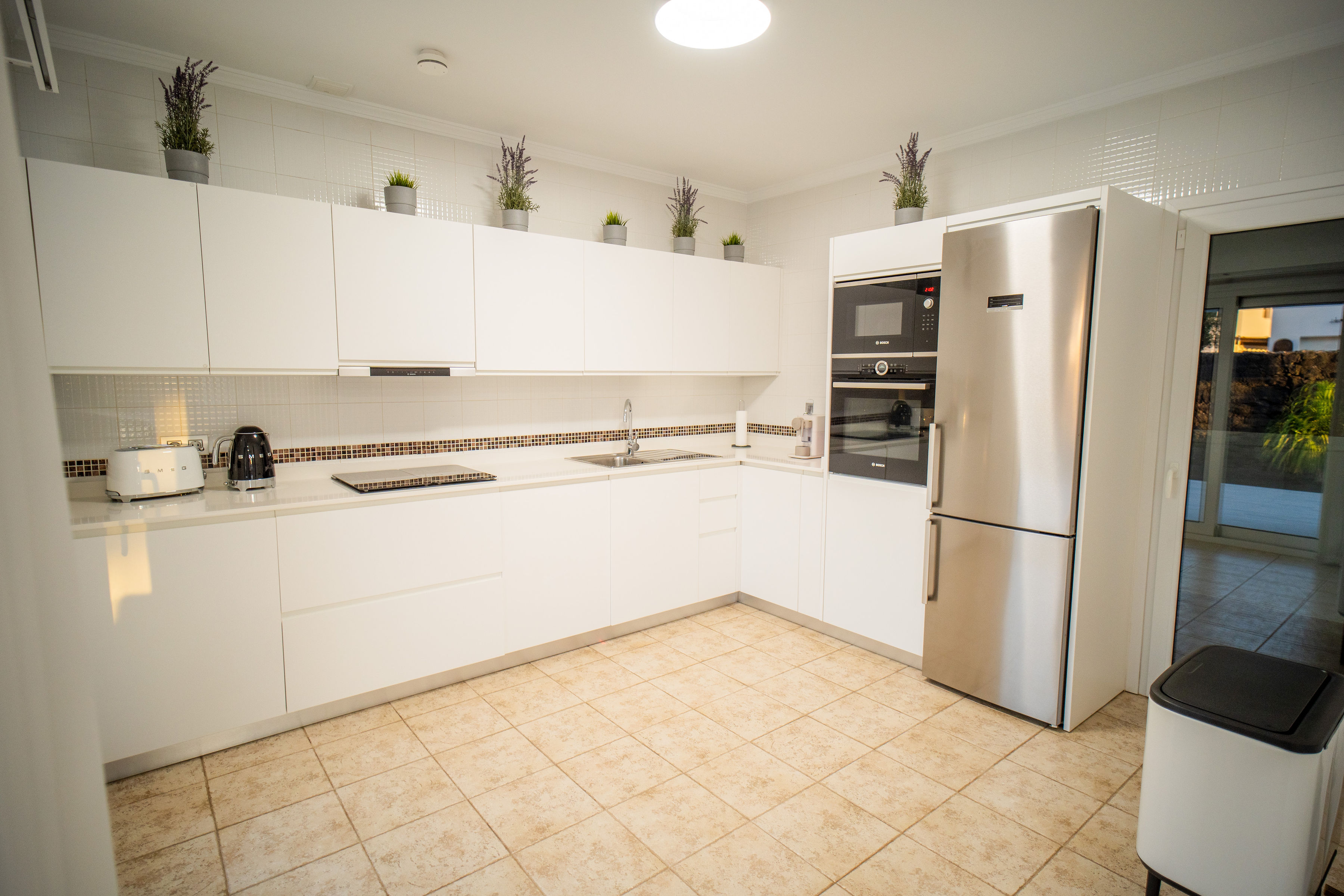 Cocina con acceso a la terraza