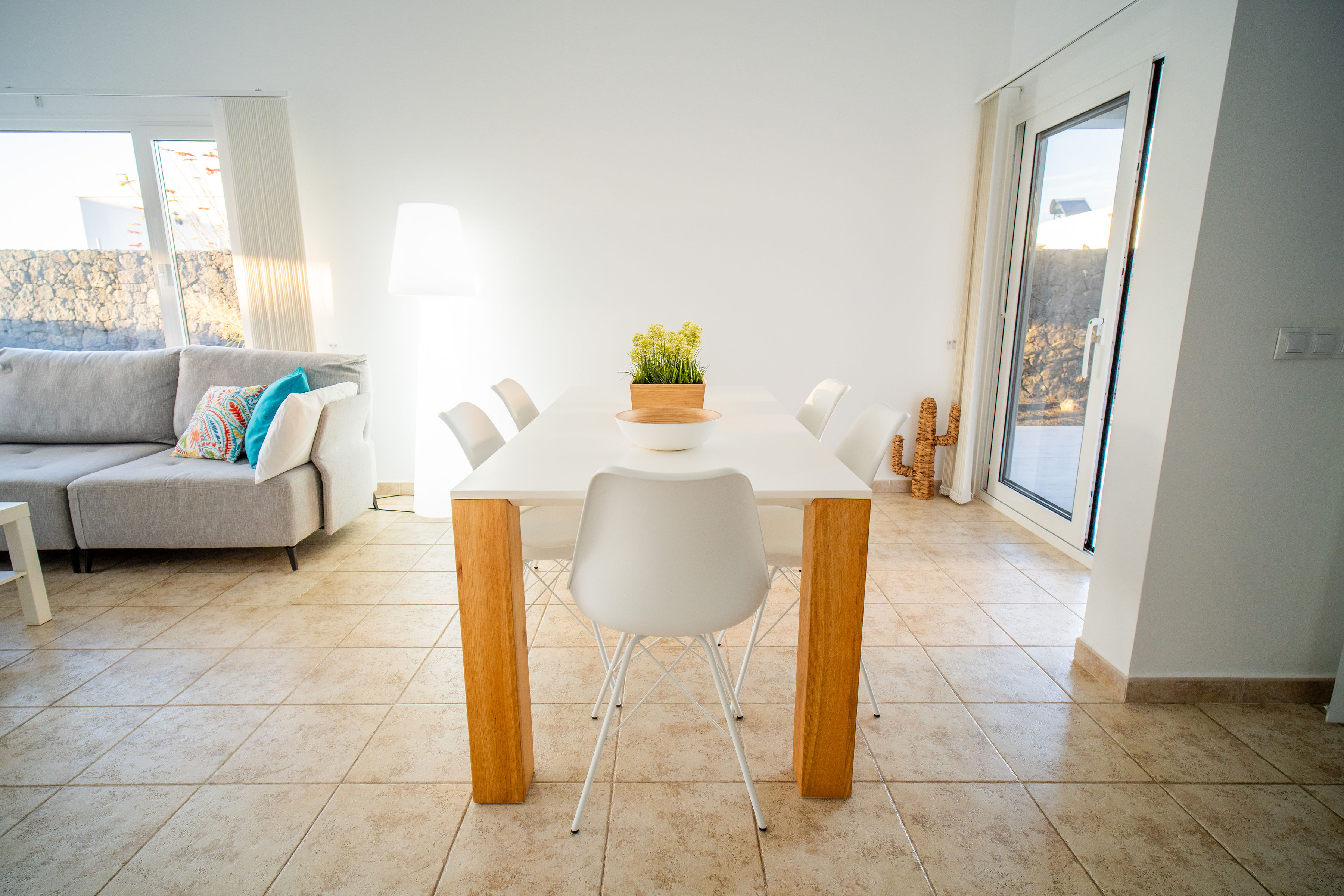 Salón con TV y comedor